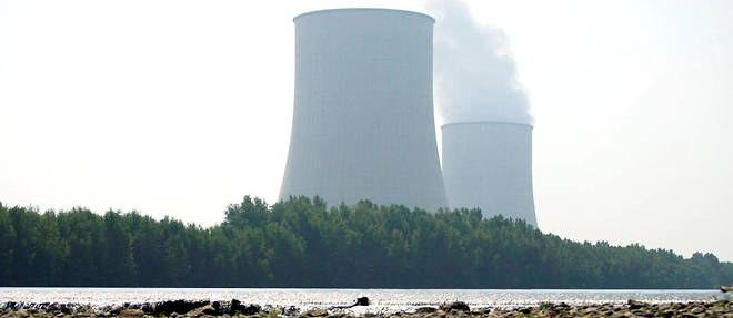 Centrale nucleaire de Golfech. Trente-six reacteurs (sur cinquante-sept) sont pour l'heure en fonctionnement.
