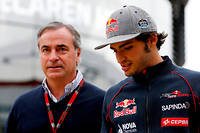 Les deux Carlos Sainz, père et fils, l'un formidable champion de rallyes et l'autre très prometteur en F1 au moment de rejoindre Ferrari
