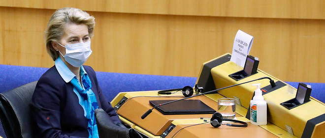Ursula von der Leyen porte un masque au Parlement europeen, a Bruxelles, le 13 mai 2020.
