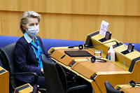 Ursula von der Leyen porte un masque au Parlement européen, à Bruxelles, le 13 mai 2020.
