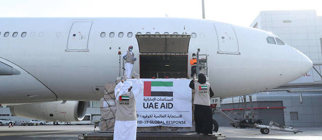 Le vol d'Etihad Airways a destination de Tel-Aviv est charge a l'aeroport d'Abu Dhabi de 16 tonnes d'aide medicale d'urgence destinee a la lutte contre la pandemie de coronavirus dans les Territoires palestiniens.
