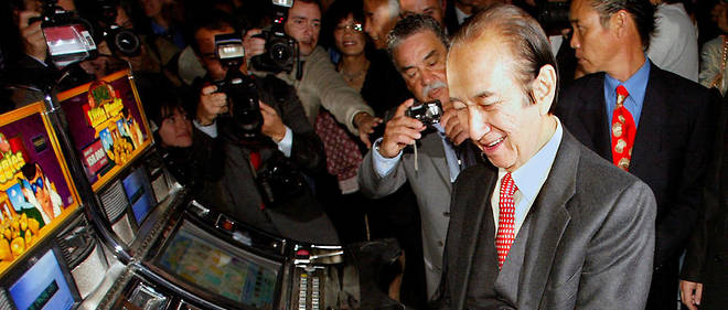 Stanley Ho, ici le 19 avril 2006, dans l'un de ses casinos a Macao.
