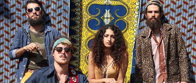 Cree a Marrakech en 2018, Bab L'Bluz est ne de la rencontre de Yousra Mansour et Brice Bottin et de leur reve de propulser le Guembri (la guitare des Gnawas) sur les scenes musicales internationales.

