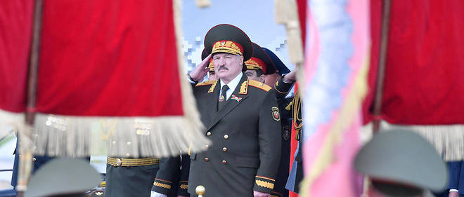 Depuis plus d'un quart de siecle, Loukachenko, 65 ans, regne en maitre sur cette ancienne republique sovietique de 9,5 millions d'habitants.
