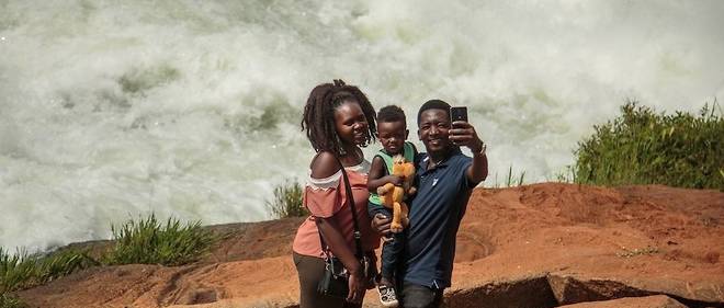 L'Ouganda regorge de riches sites touristiques, comme le Nil. Ici, des kayakistes se rassemblent pour un festival. 
