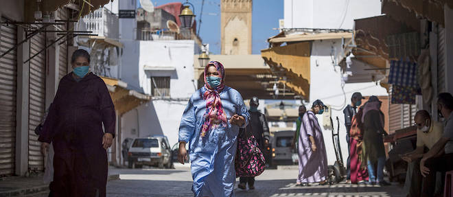 Le Maroc a pris une serie de mesures drastiques pour enrayer la propagation du coronavirus. Ainsi, un etat d'urgence sanitaire a ete decrete depuis le 20 mars et proroge deux fois jusqu'au 10 juin.
