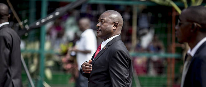 Pierre Nkurunziza devait rester en fonction jusqu'au 20 aout prochain et l'investiture de son successeur, le general Evariste Ndayishimiye, candidat designe du parti au pouvoir qui a ete proclame vainqueur de la presidentielle du 25 mai. 
