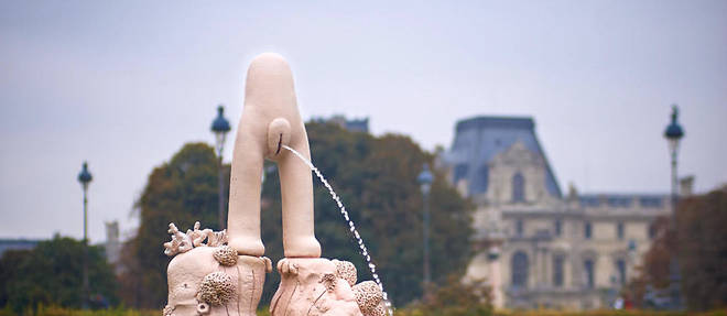 << Fontaine >> de l'artiste francaise Elsa Sahal, ici en 2012 dans le cadre du parcours Hors les murs de la Fiac, a Paris.  
