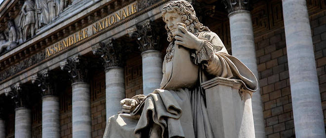 Statue de Jean-Baptiste Colbert devant l'Assemblee nationale, Palais-Bourbon
