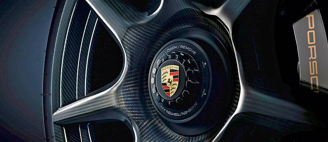 Porsche a propose en 2017 des jantes en carbone specifiquement developpees pour la 911 Turbo S Exclusive Serie.