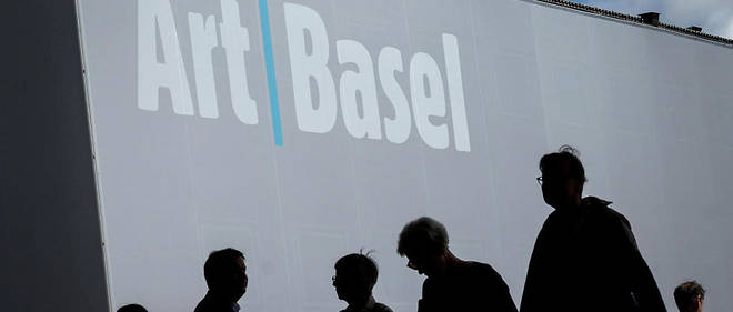 Art Basel, la plus grande foire d'art contemporain au monde, qui devait se tenir en juin puis en septembre a ete annulee au profit d'une version sur Internet.
