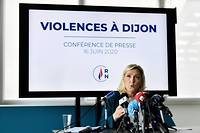 Marine Le Pen pr&eacute;sente tous azimuts pour mobiliser et se pr&eacute;sidentialiser