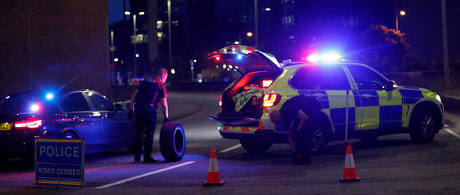 La police et les secours sont intervenus sur place apres avoir ete appeles en debut de soiree pour un incident dans lequel plusieurs personnes avaient ete poignardees a Forbury Gardens.
