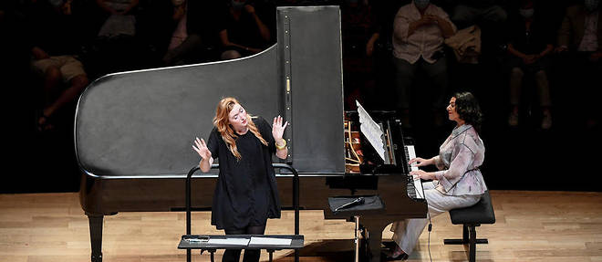 Khatia Buniatishvili au piano et Elisabeth Coxall au pupitre en ce 21 juin a la Philharmonie pour accompagner les enfants des orchestres Demos. 

