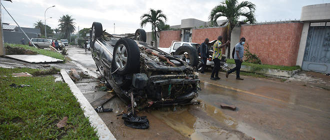 Des voitures renversees, des rues inondees, des populations meurtries : Abidjan a subi d'importants degats materiels et continue d'enregistrer des morts.
