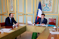 &Eacute;douard Philippe et Emmanuel Macron font passer les assureurs &agrave; la caisse