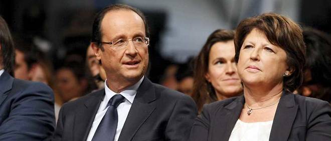 Francois Hollande et Martine Aubry le 22 octobre, a la halle Freyssinet, lors de l'investiture du candidat designe par la primaire de la gauche a la presidentielle. Hollande endosse l'accord etabli par Aubry, mais il y apporte des modifications qui crisperont les ecologistes.
