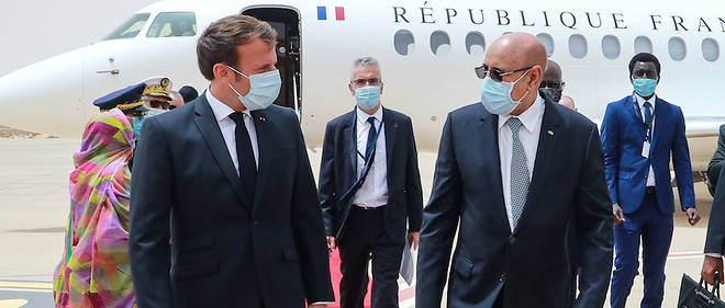 Les presidents Macron et Ghazouani a Nouakchott, le 30 juin 2020. Pour la France et le G5 Sahel, il s'agit de capitaliser sur les succes recents obtenus sur les djihadistes, meme si la zone reste fragile. 
