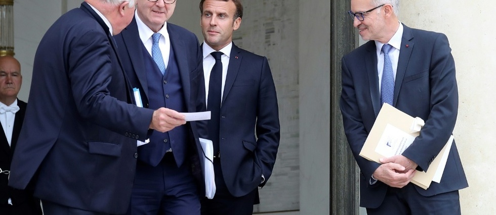 Macron devoile ses priorites avant une rentree "tres dure"