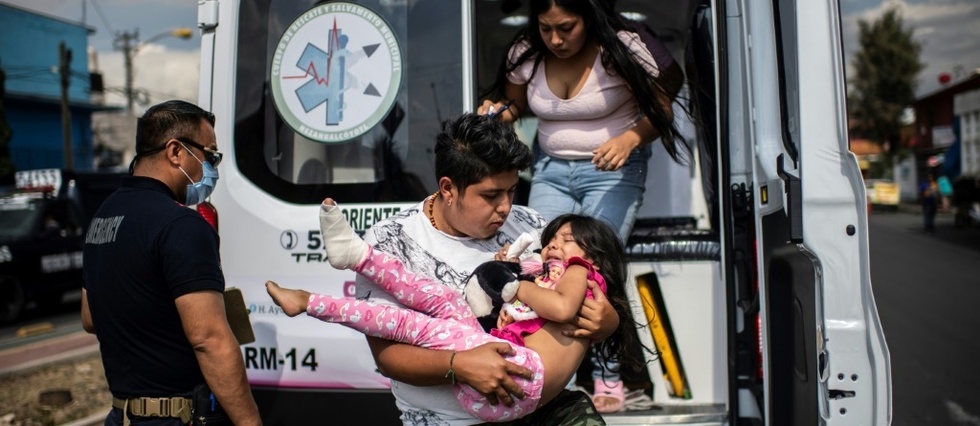 Au Mexique, le voyage des secouristes au bout de la nuit