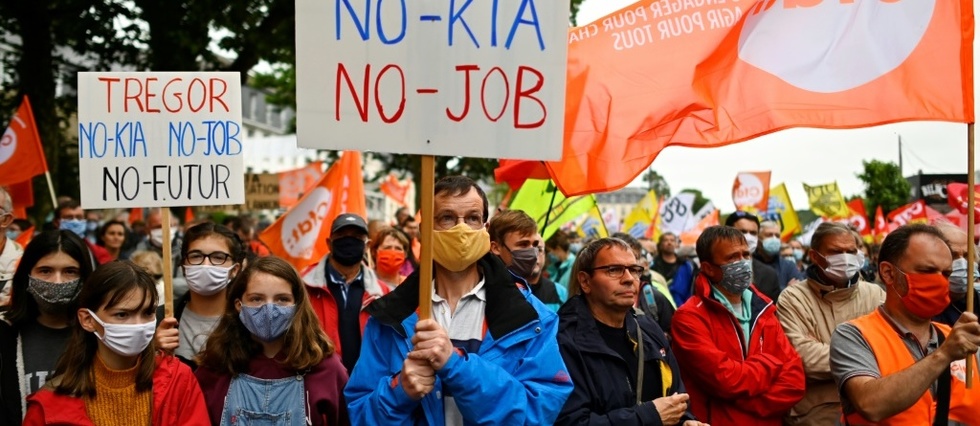 Plusieurs milliers de manifestants a Lannion contre les suppressions d'emplois chez Nokia