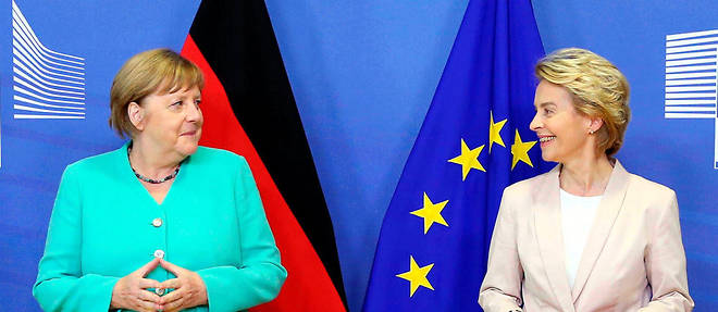 Angela Merkel et Ursula von der Leyen ont siege au sein du meme gouvernement pendant quatorze ans.
