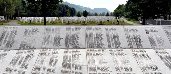 Srebrenica: un quart de siecle apres, les musulmans pleurent leurs morts
