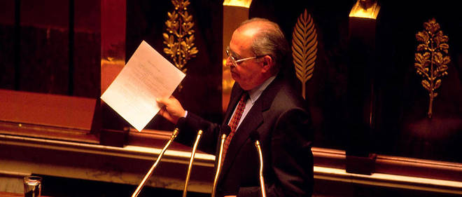 Lors de son discours de politique generale, en 1992, Pierre Beregovoy avait brandi une feuille de papier sur laquelle auraient ete inscrits les noms de personnes mouillees dans des affaires de corruption.
