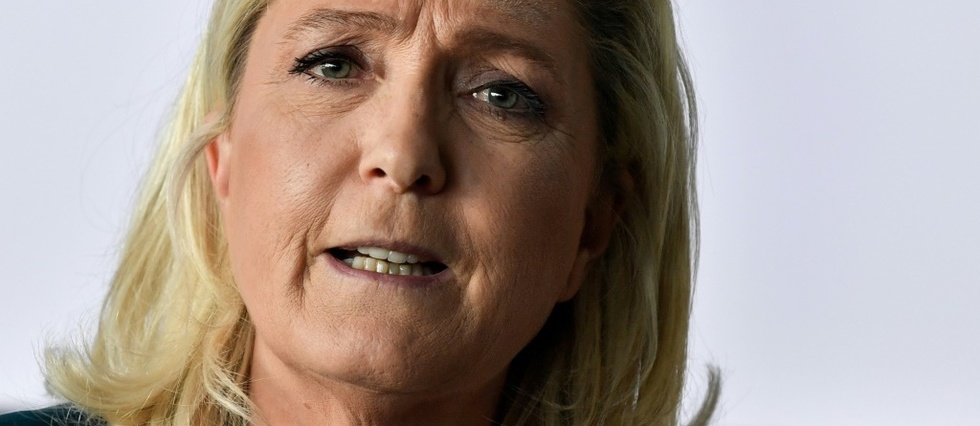 Marine Le Pen Salue La Memoire Des Victimes Du Vel D Hiv Le Point