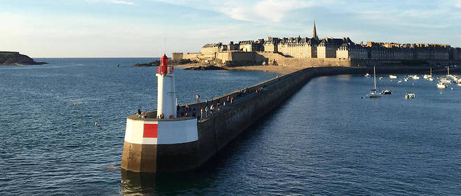 Le << Jacques Cartier >> de Ponant a quitte Saint-Malo, samedi 18 juillet, pour sa croisiere inaugurale.
