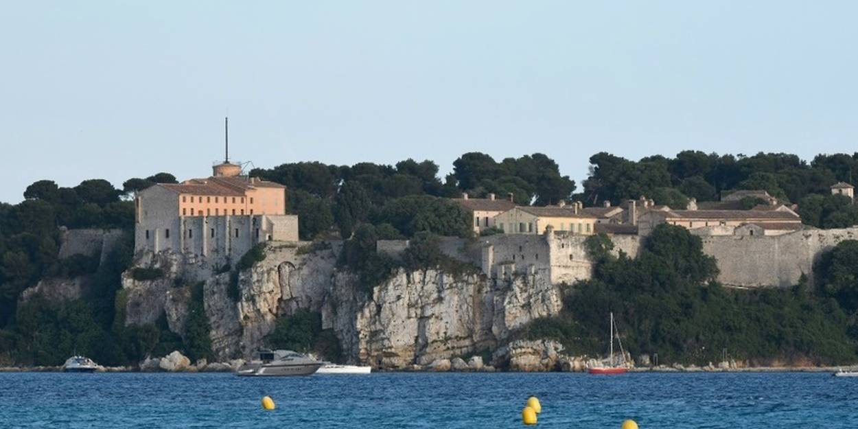 Cannes l unique propri t priv e de l le Sainte Marguerite