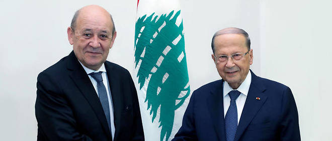 Le president libanais Michel Aoun recoit le chef de la diplomatie francaise Jean-Yves Le Drian, le 23 juillet, au palais presidentiel de Baabda, a Beyrouth. 
