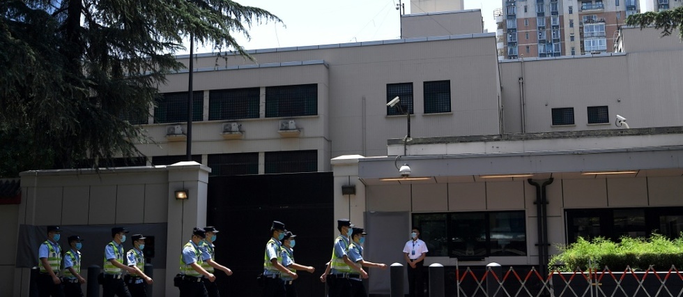 La Chine investit le consulat des USA a Chengdu apres sa fermeture