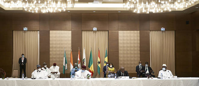 Reunis en visioconference, les 15 chefs d'Etat de la Cedeao ont brandi la menace de sanctions contre les opposants a son projet de resolution de crise. D'autant que les opposants maliens reclament toujours le depart du president Ibrahim Boubacar Keita. 
