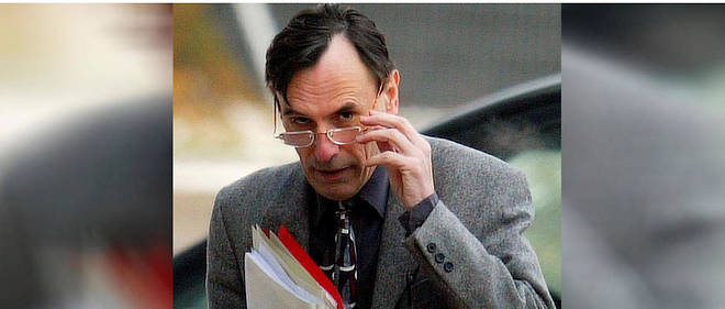 Le juge Jean-Marc Connerotte arrive au tribunal d'Arlon pour deposer (mars 2004)
