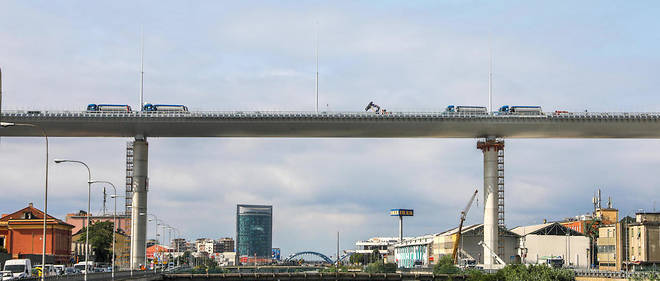 Les derniers tests sont en train d'etre effectues sur le viaduc qui doit remplacer le pont Morandi a Genes.
