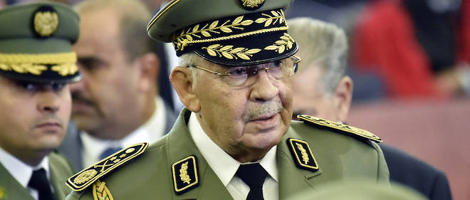 Le general Ahmed Gaid Salah, chef d'etat-major de l'ANP jusqu'a son deces en decembre 2019, avait comme secretaire particulier l'adjudant-chef Guermit Bounouira, qui a ete arrete en Turquie. 

