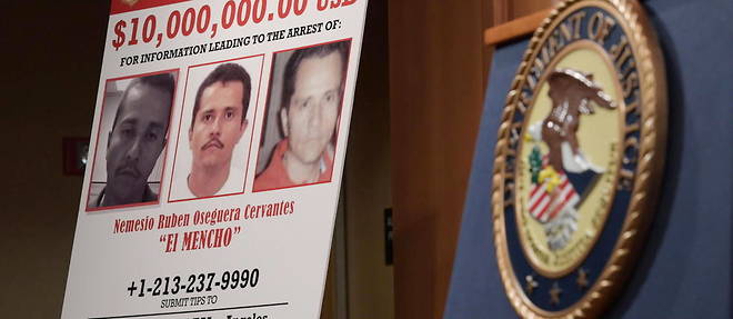 El Mencho figure au premier rang des criminels les plus recherches par le Mexique et la DEA, l'agence antidrogue americaine. Washington offre meme une recompense de 10 millions de dollars pour toute information menant a sa capture. 
