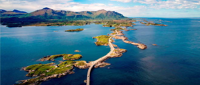 La celebre route de l'Atlantique, << Atlanterhavsveien >> en norvegien.
