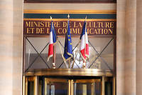 Et si on delocalisait le ministere de la Culture a Saint-Etienne ?
