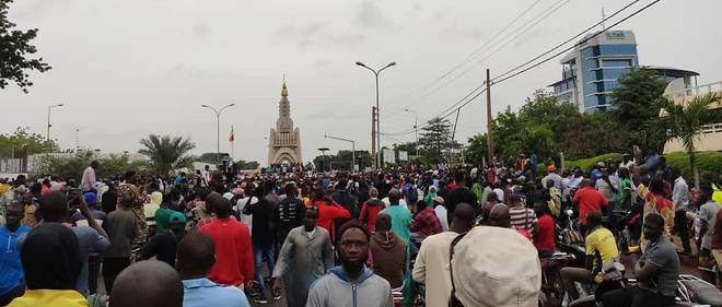 Les contestataires sont a nouveau descendus dans la rue a Bamako pour reclamer le depart du president IBK et de son Premier ministre. 
