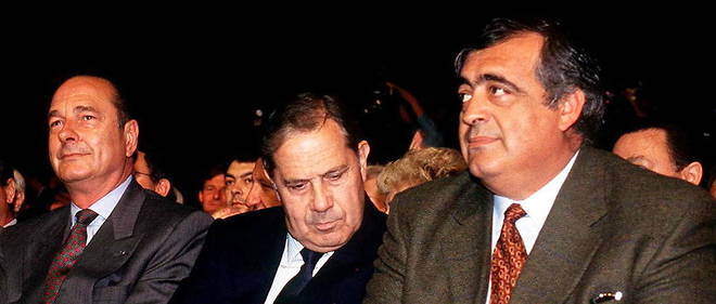 De gauche a droite : Jacques Chirac, Charles Pasqua et Philippe Seguin au rassemblement d'ete du RPR au Zenith en 1991.
