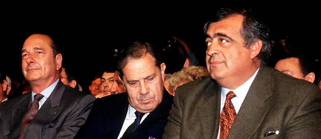 De gauche a droite : Jacques Chirac, Charles Pasqua et Philippe Seguin au rassemblement d'ete du RPR au Zenith en 1991.
