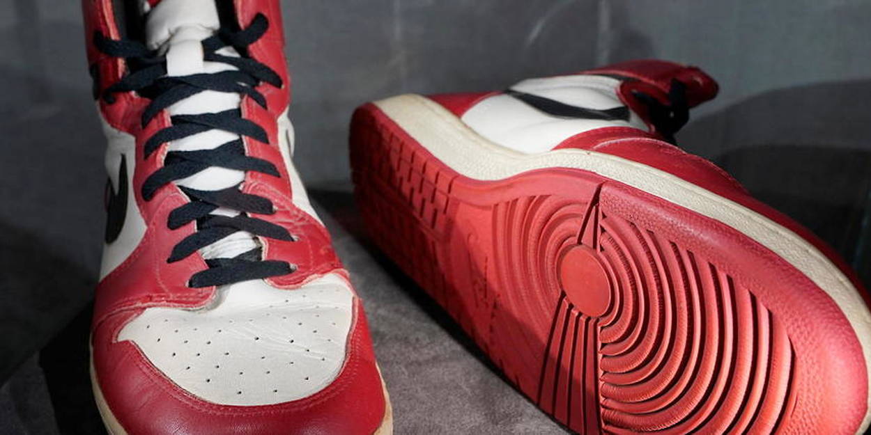 615 000 dollars pour une paire de baskets Air Jordan 1, un record ...