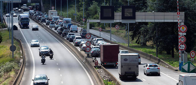Circulation dense sur l'autoroute A6, en juillet 2017.
