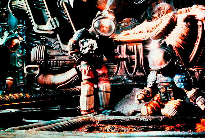 <span class="dflt-txt dflt-txt--lgnd g-gotham-book glbl-txt-alg-ctr">Une partie de l’équipe de « Métal hurlant », dont Mœbius, a participé à la conception du film « Alien », réalisé par Ridley Scott en 1979.</span>
 ©  Warner Bros