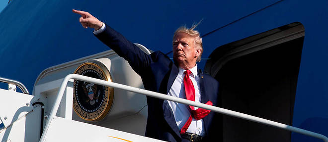 Donald Trump embarquant a bord d'Air Force One le 5 juin 2020.
