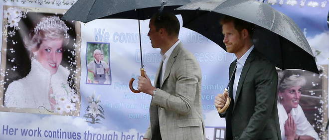 Les princes William et Harry lors des commemorations des 20 ans de la mort de Lady Di en 2017.
