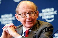 Samuel P. Huntington, au Forum de Davos, en 2004.
