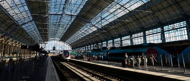 Gare de Bordeaux-Saint-Jean, lundi. Le reseau ferre du Sud-Ouest a ete victime d'incidents qui ont fait passer une nuit de galere a plus d'un millier de passagers.
